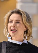 Elegante Statement-Ohrring mit modernem Design  