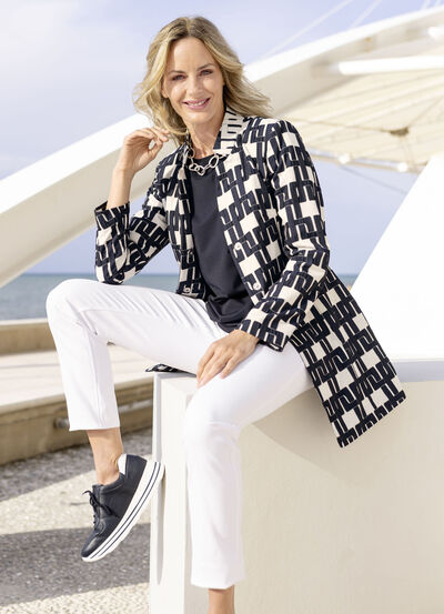 Blazer mit interessanter Ausschnittlösung 