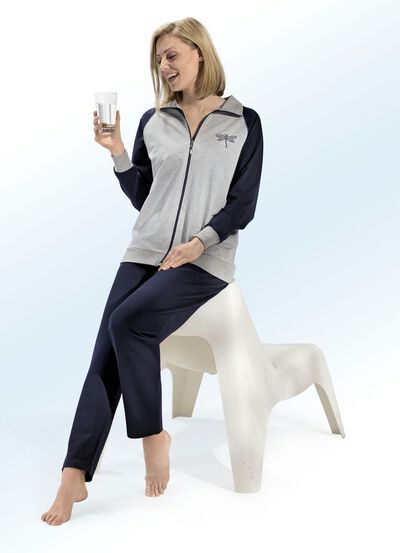 Hausanzug von PLANTIER mit Libellen-Stickerei 