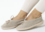 Slipper aus elastischem Strickmaterial mit Schnürung GOLDBEIGE