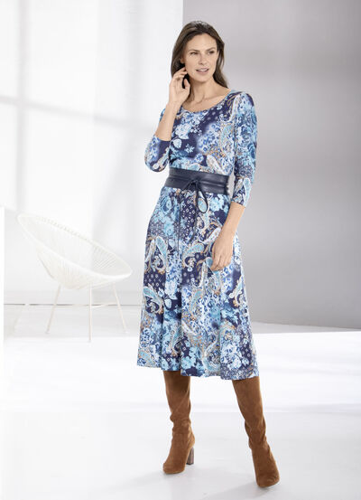 Kleid mit ausgestelltem Rockteil 
