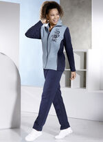 Freizeitanzug mit Druck im Vorderteil 