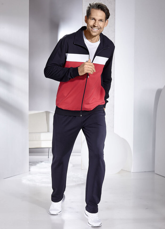 Freizeitanzug mit Nahttaschen 