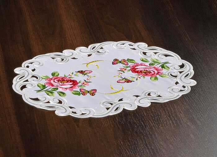 Tisch- und Raumdekoration mit Rosen-Motiven 