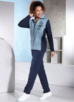 Freizeitanzug mit Druck im Vorderteil 