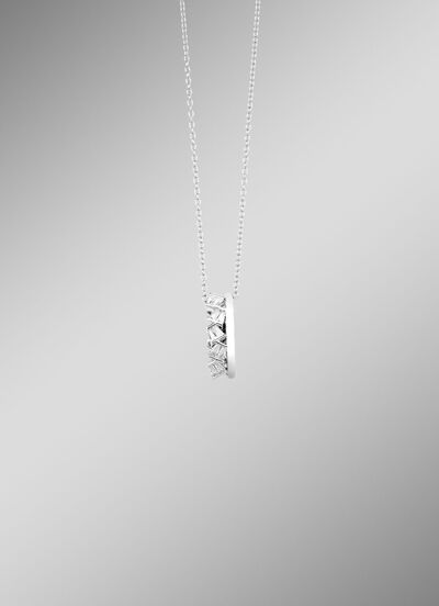 Moderner Anhänger mit synth. Zirkonia und Ankerkette 