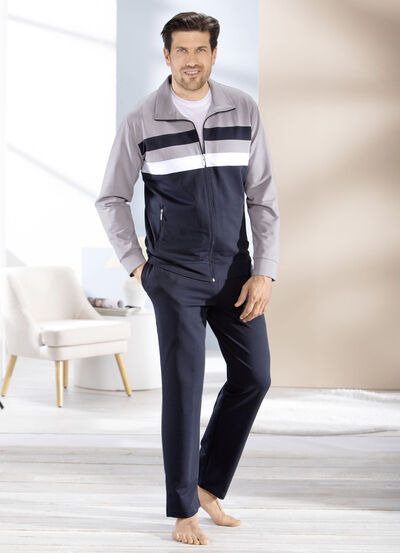 Hausanzug mit Streifen-Dessin 