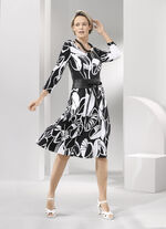 Kleid in schwingender Form 
