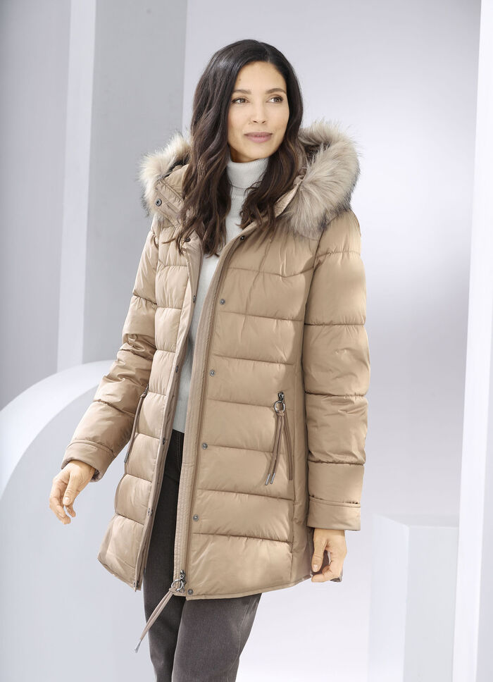 Funktionsjacke mit figurfreundlicher L&auml;ngssteppung seitlich 