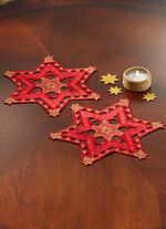 Bestickte, festliche Tischdekoration ROT-GOLD