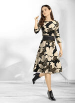 Kleid mit schwingender Schlupfform 