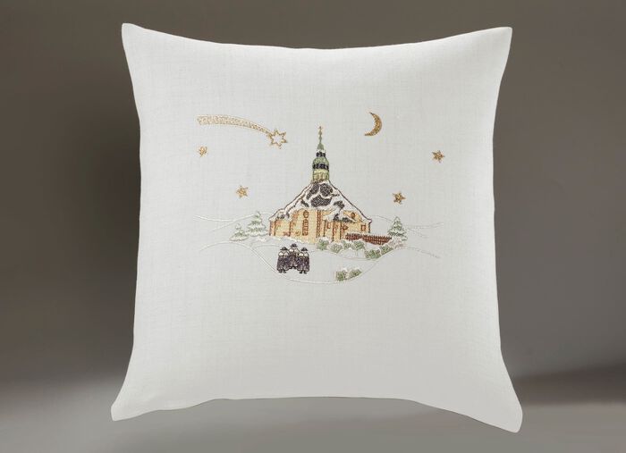 Tisch- und Raumdekoration mit echter Plauener Spitze CREME