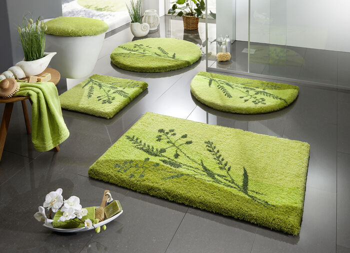 Naturnah gestaltete Badgarnitur der Marke Grund GRÜN