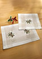 Weihnachtliche Raum und Tisch-Accessoires mit dezentem Dessin 