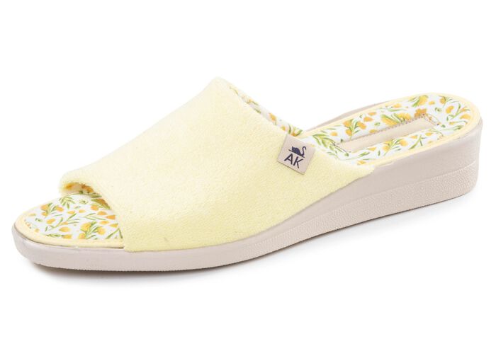 Klassische Damen-Hausschuhe, aus Textilmaterial 