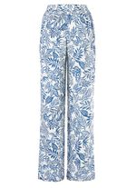 Hose in modischer Weite 