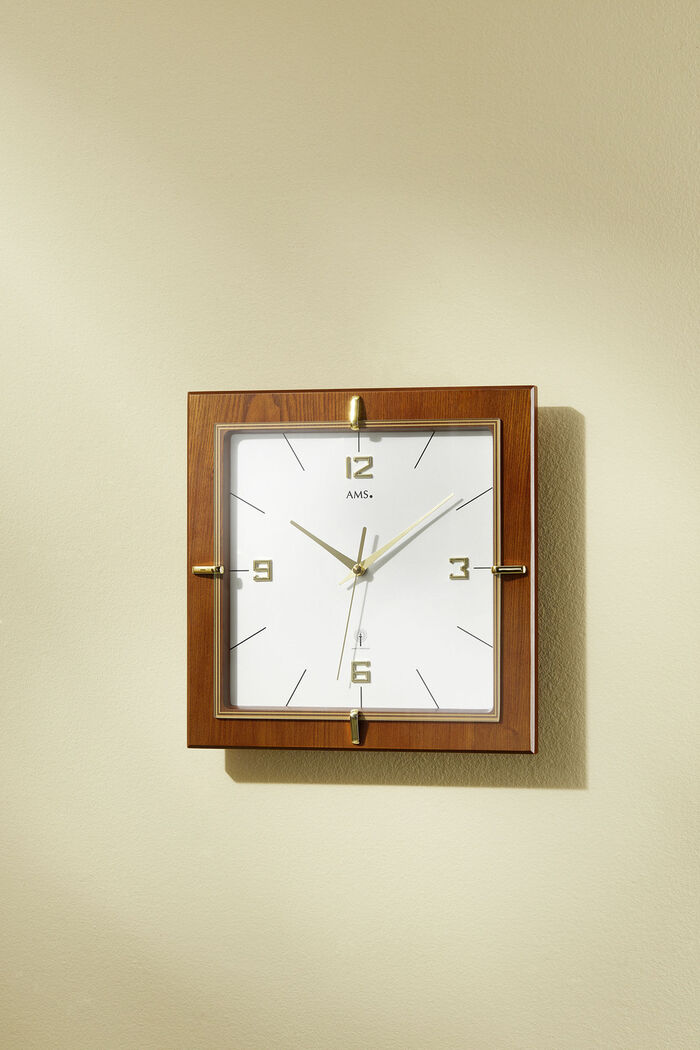 «AMS» Wanduhr mit Funkuhrwerk 