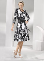Kleid in schwingender Form 