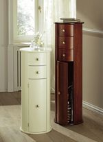 Teilmassive Kommode in s&auml;ulenartiger Form 