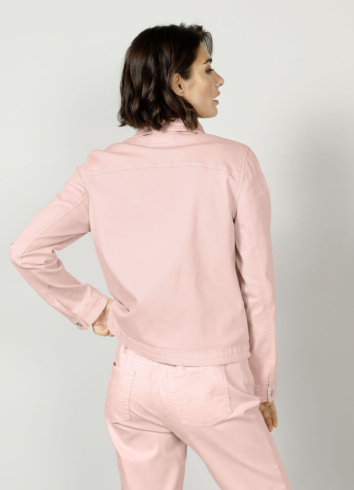 Jeansjacke mit stiltypischen Nähten 
