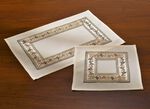 Stilvolle Tisch- und Raumdekoration mit  umlaufender Bord&uuml;re 