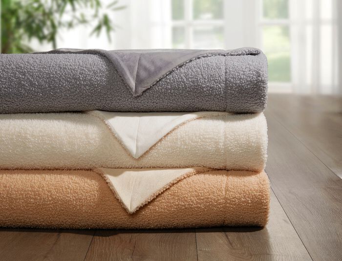 Decken und Kissen mit flauschig weicher Teddy-Vorderseite 