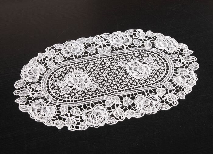 Tischdekoration aus Spitze 