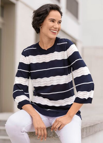 Pullover in weichem Feinstrick mit dezentem Glanz 