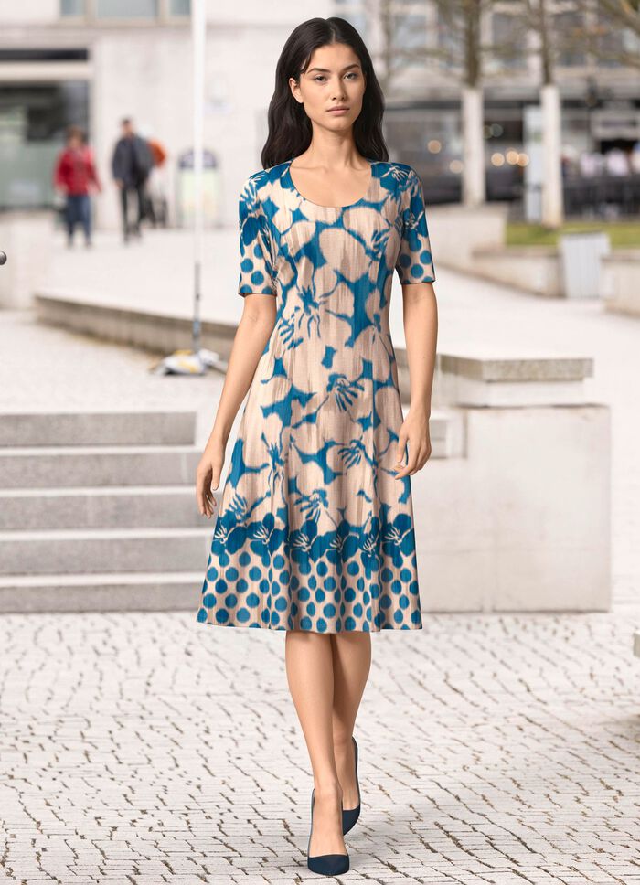 Kleid in schwingender Schlupfform 