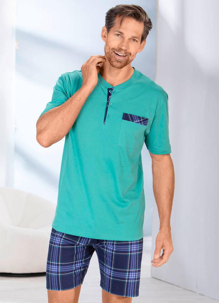 Shorty mit Knopfleiste und aufgesetzter Brusttasche 