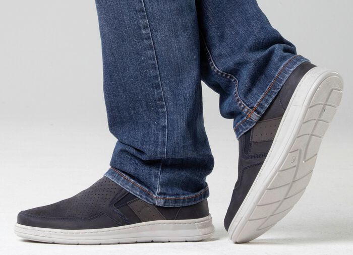 GINO GALANTE Slipper aus luftig perforiertem Rind-Nubukleder 